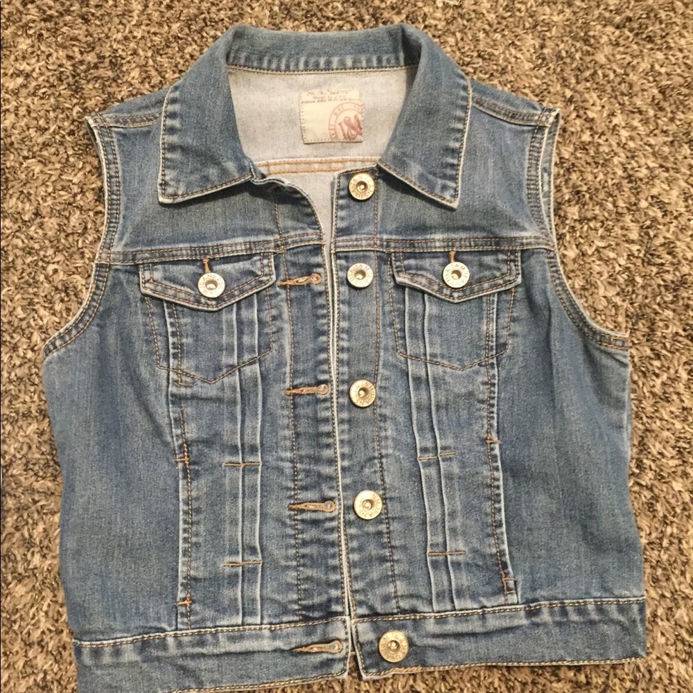 Sleeveless jean jacket